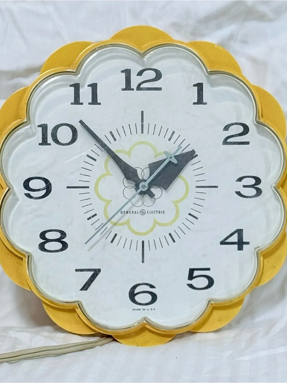 General Electric Vintage Yellow Flower-Shaped Wall Clock - Retro Floral Design